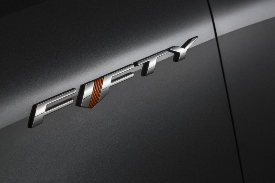 Логотип Chevrolet Camaro 50th Anniversary 2016 года  (фото 8 из 9)